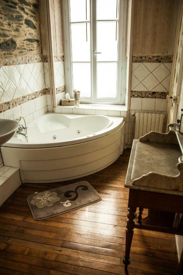 La Pause Angevine Bed & Breakfast